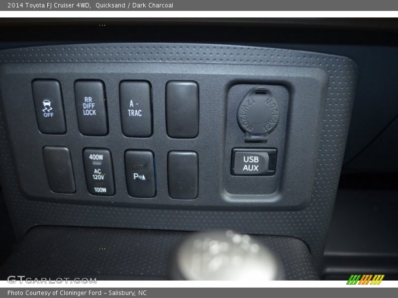 Controls of 2014 FJ Cruiser 4WD