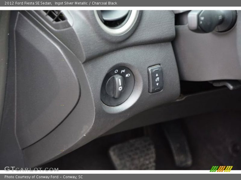 Ingot Silver Metallic / Charcoal Black 2012 Ford Fiesta SE Sedan