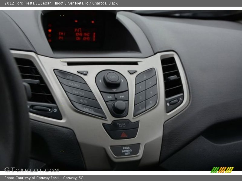 Ingot Silver Metallic / Charcoal Black 2012 Ford Fiesta SE Sedan