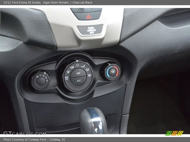 Ingot Silver Metallic / Charcoal Black 2012 Ford Fiesta SE Sedan