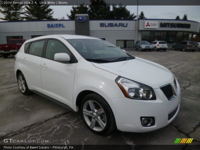 Ultra White / Ebony 2009 Pontiac Vibe 2.4