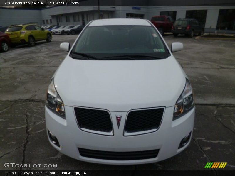Ultra White / Ebony 2009 Pontiac Vibe 2.4