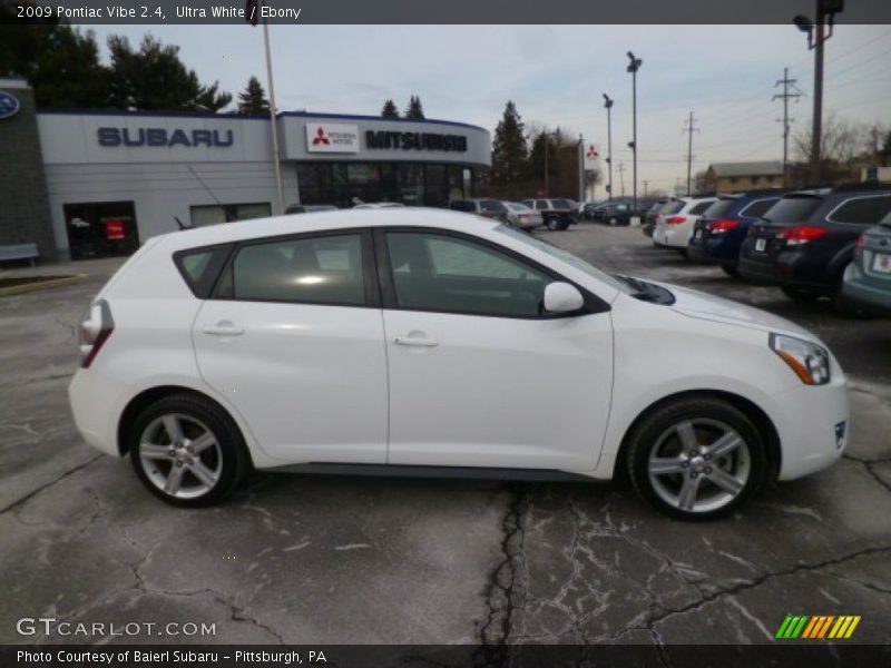 Ultra White / Ebony 2009 Pontiac Vibe 2.4