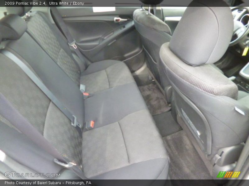 Ultra White / Ebony 2009 Pontiac Vibe 2.4