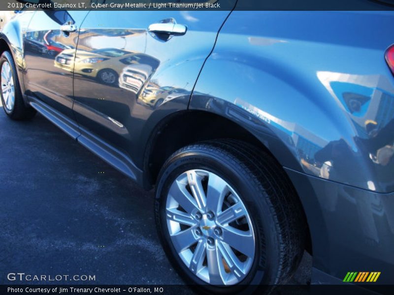 Cyber Gray Metallic / Light Titanium/Jet Black 2011 Chevrolet Equinox LT