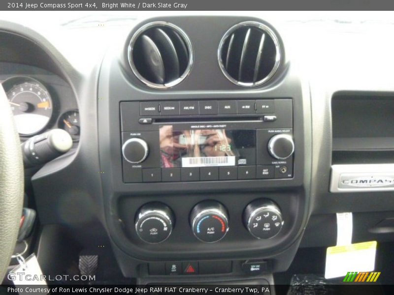 Bright White / Dark Slate Gray 2014 Jeep Compass Sport 4x4