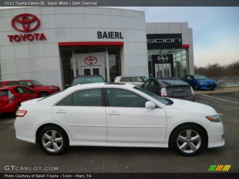 Super White / Dark Charcoal 2011 Toyota Camry SE