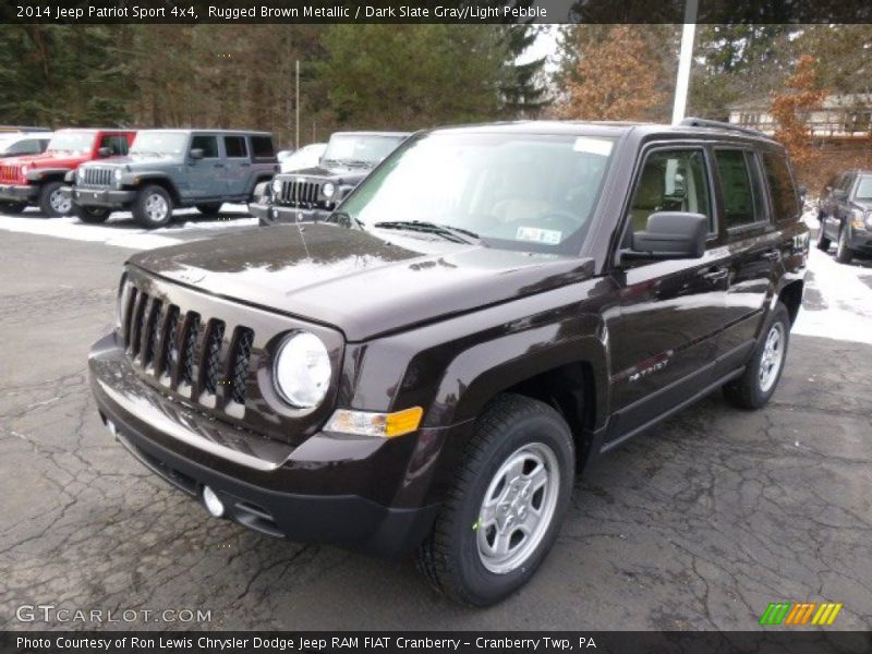 Front 3/4 View of 2014 Patriot Sport 4x4