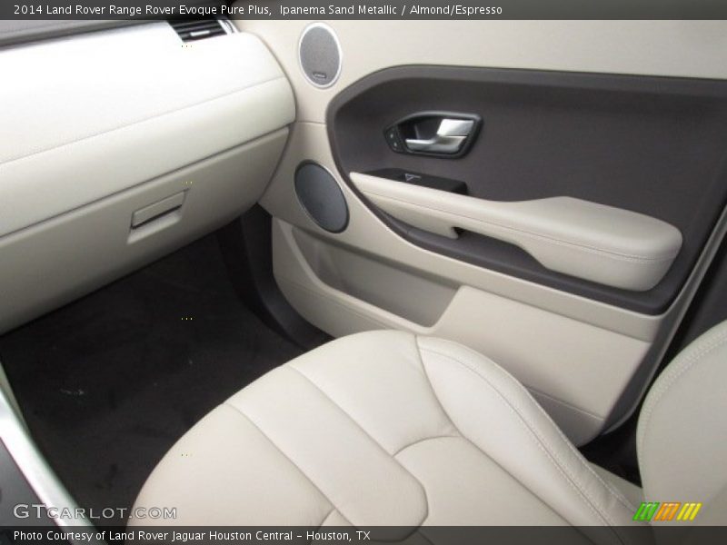 Ipanema Sand Metallic / Almond/Espresso 2014 Land Rover Range Rover Evoque Pure Plus