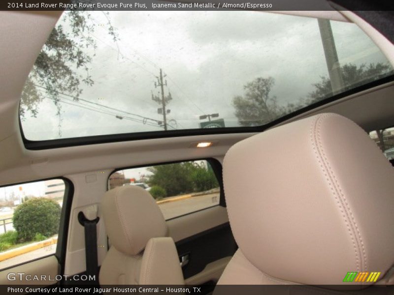 Ipanema Sand Metallic / Almond/Espresso 2014 Land Rover Range Rover Evoque Pure Plus