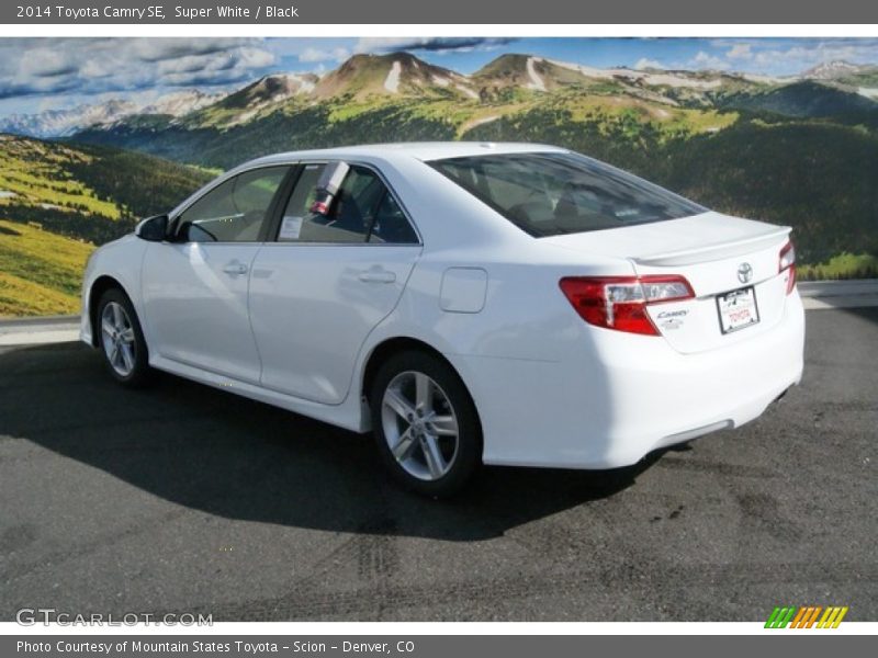 Super White / Black 2014 Toyota Camry SE