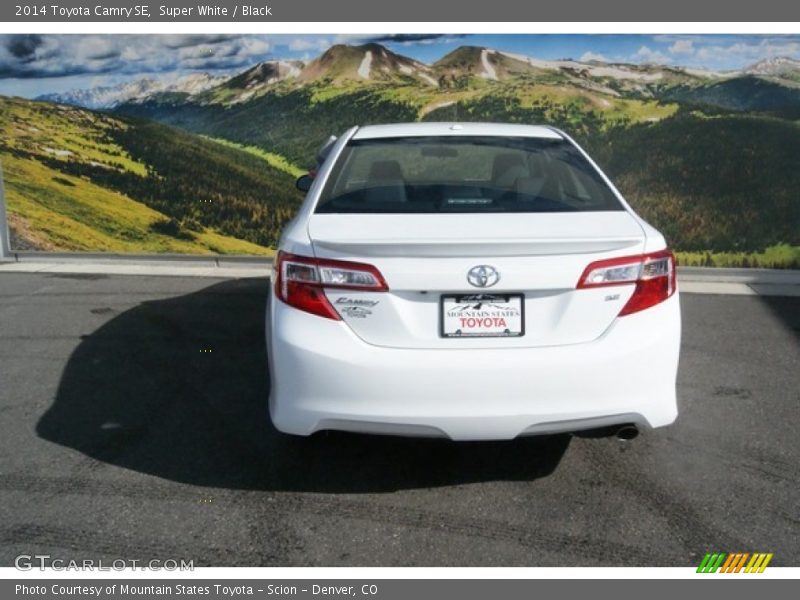 Super White / Black 2014 Toyota Camry SE