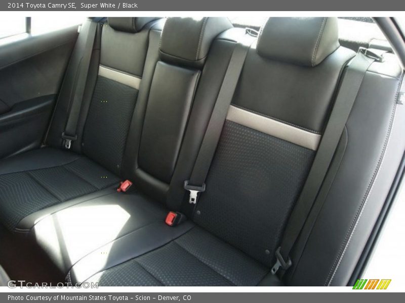 Super White / Black 2014 Toyota Camry SE