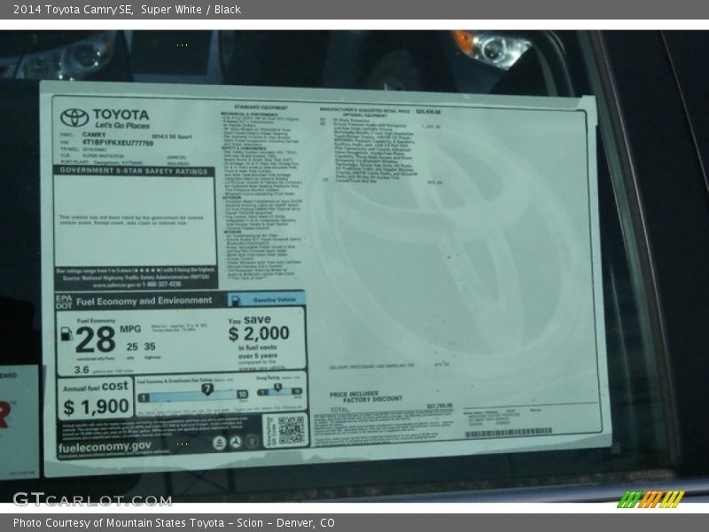 Super White / Black 2014 Toyota Camry SE