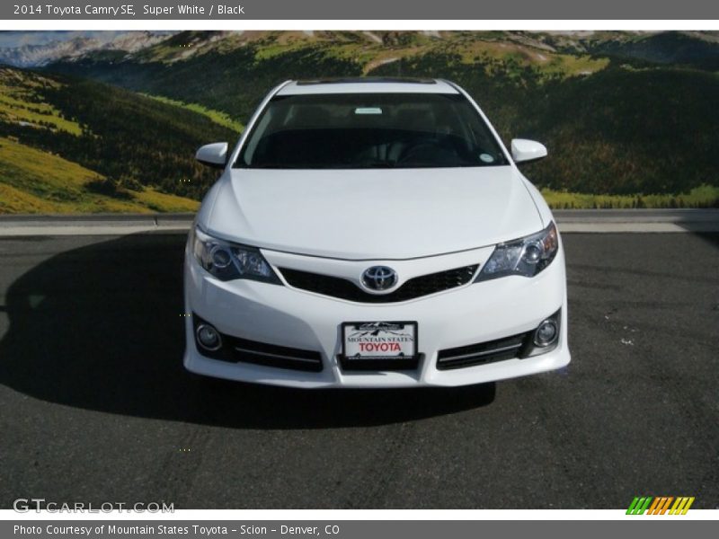 Super White / Black 2014 Toyota Camry SE