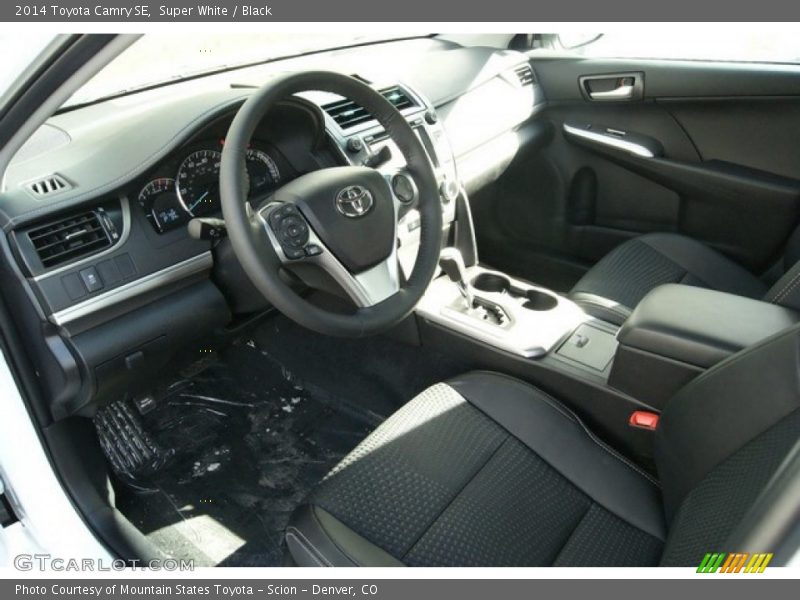 Super White / Black 2014 Toyota Camry SE