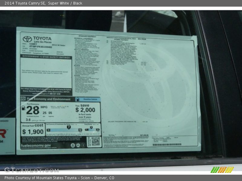 Super White / Black 2014 Toyota Camry SE