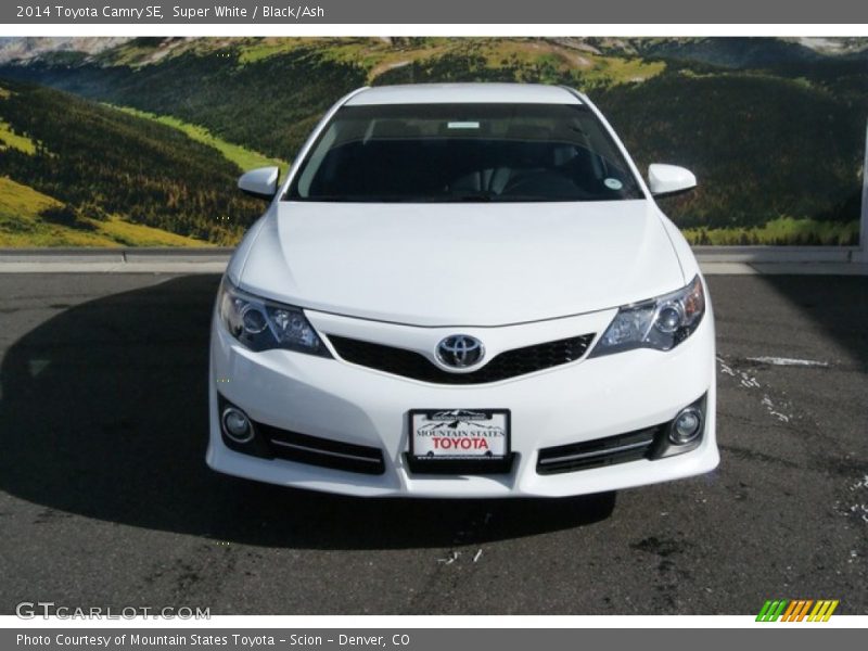 Super White / Black/Ash 2014 Toyota Camry SE