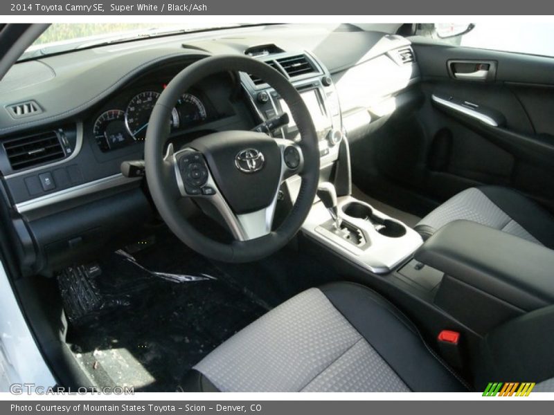 Super White / Black/Ash 2014 Toyota Camry SE