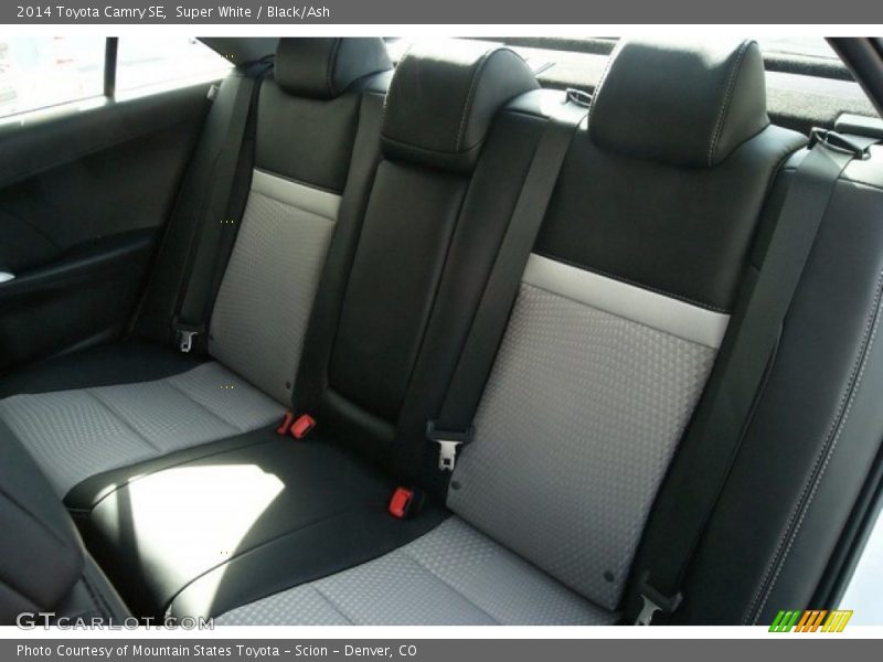Super White / Black/Ash 2014 Toyota Camry SE