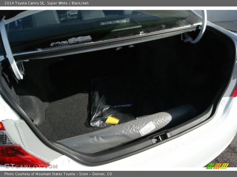 Super White / Black/Ash 2014 Toyota Camry SE