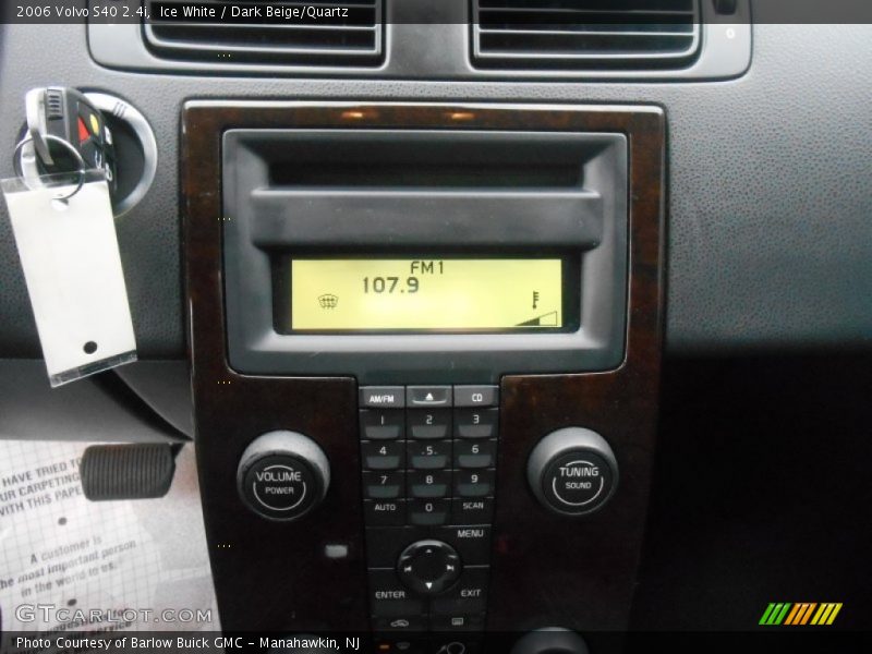 Ice White / Dark Beige/Quartz 2006 Volvo S40 2.4i