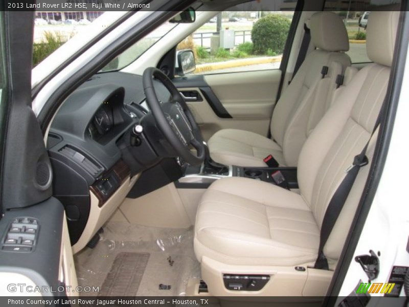 Fuji White / Almond 2013 Land Rover LR2 HSE