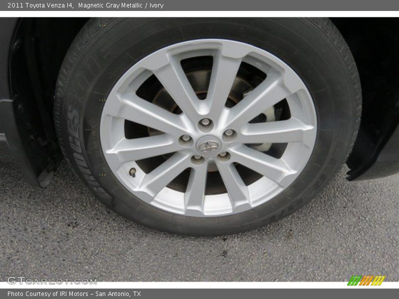 Magnetic Gray Metallic / Ivory 2011 Toyota Venza I4