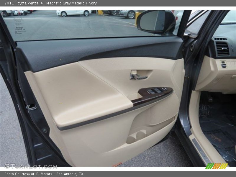 Magnetic Gray Metallic / Ivory 2011 Toyota Venza I4