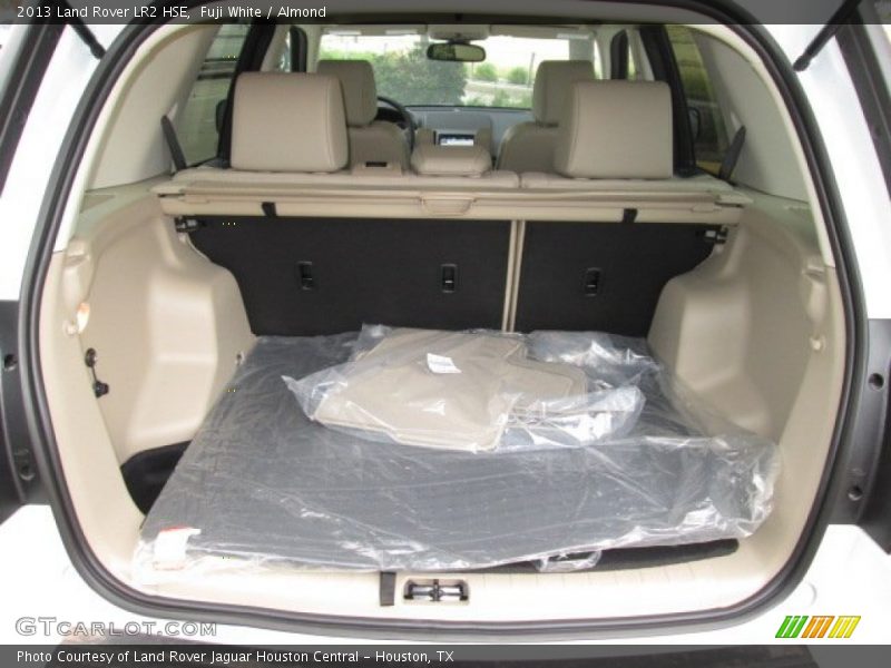 Fuji White / Almond 2013 Land Rover LR2 HSE