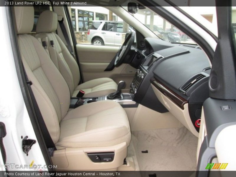 Fuji White / Almond 2013 Land Rover LR2 HSE