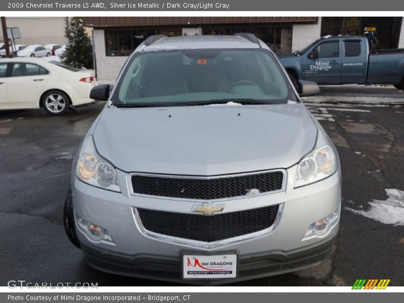 Silver Ice Metallic / Dark Gray/Light Gray 2009 Chevrolet Traverse LS AWD