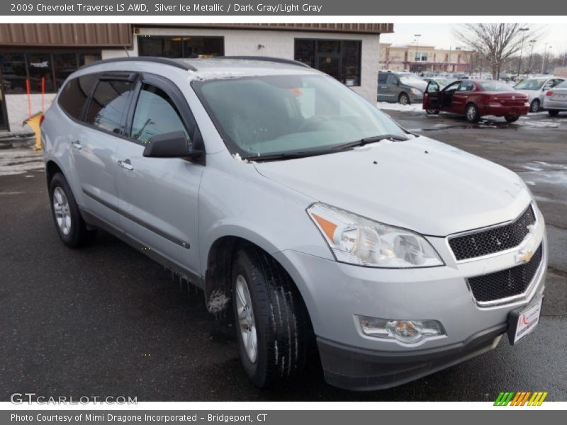 Silver Ice Metallic / Dark Gray/Light Gray 2009 Chevrolet Traverse LS AWD