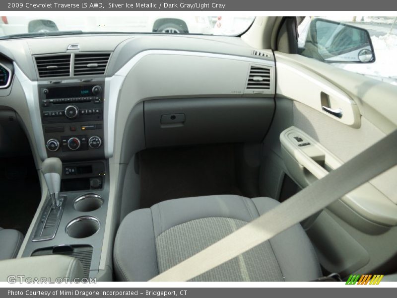 Silver Ice Metallic / Dark Gray/Light Gray 2009 Chevrolet Traverse LS AWD
