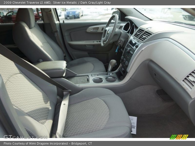 Silver Ice Metallic / Dark Gray/Light Gray 2009 Chevrolet Traverse LS AWD