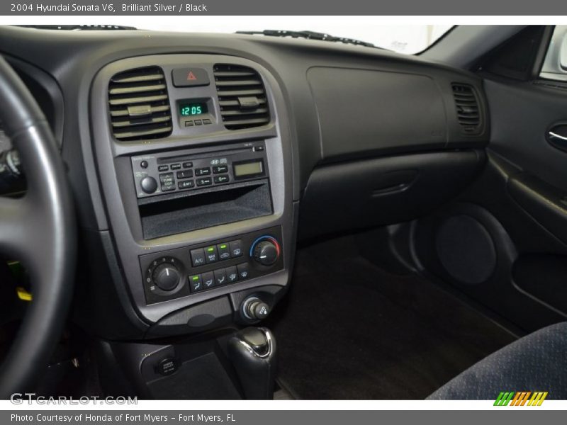 Brilliant Silver / Black 2004 Hyundai Sonata V6