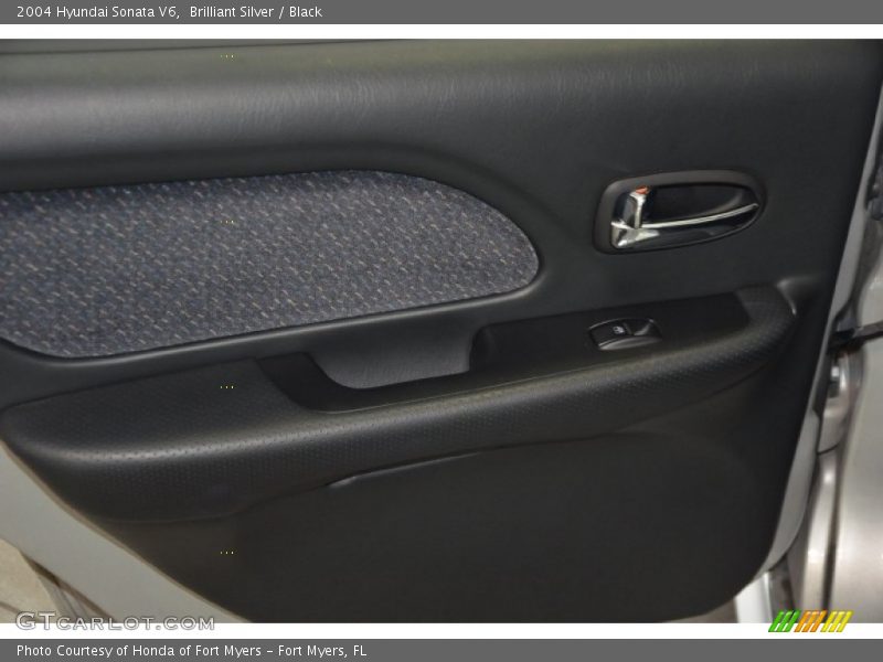 Brilliant Silver / Black 2004 Hyundai Sonata V6