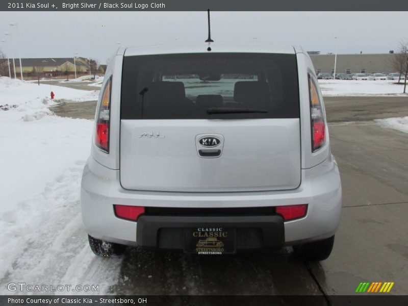 Bright Silver / Black Soul Logo Cloth 2011 Kia Soul +