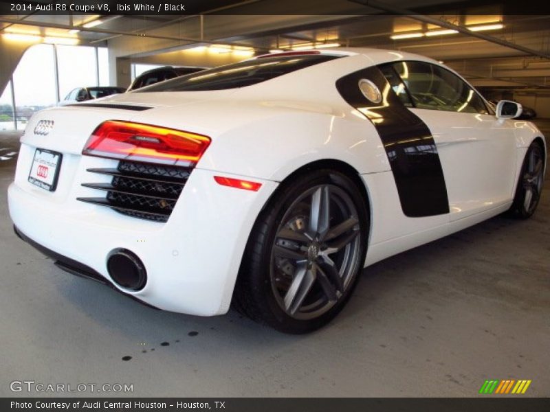 Ibis White / Black 2014 Audi R8 Coupe V8