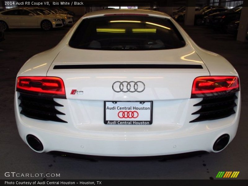 Ibis White / Black 2014 Audi R8 Coupe V8