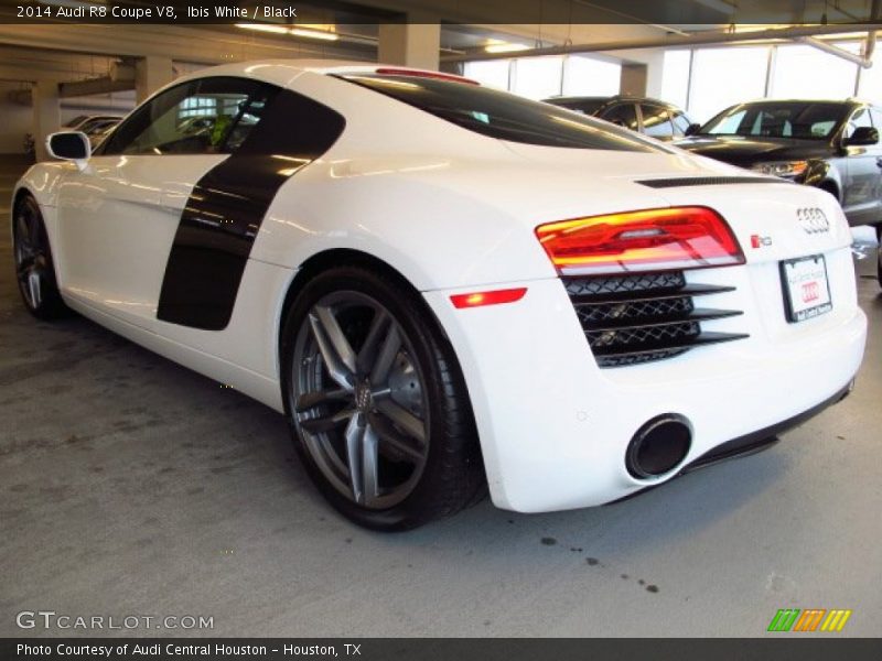 Ibis White / Black 2014 Audi R8 Coupe V8