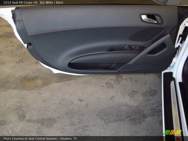 Ibis White / Black 2014 Audi R8 Coupe V8