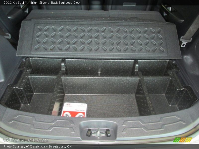 Bright Silver / Black Soul Logo Cloth 2011 Kia Soul +