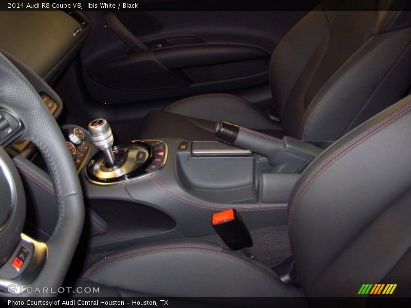 Ibis White / Black 2014 Audi R8 Coupe V8