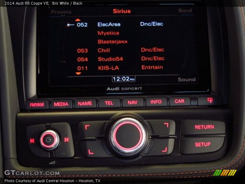 Ibis White / Black 2014 Audi R8 Coupe V8