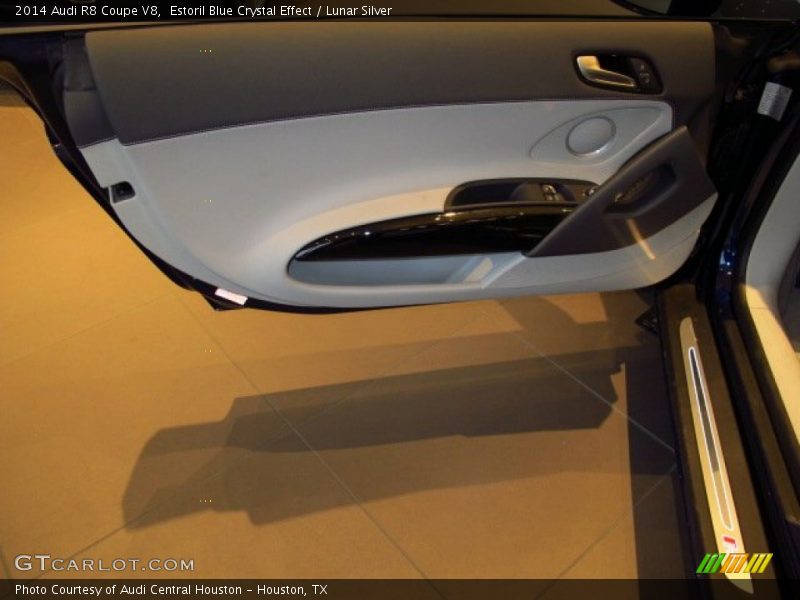 Door Panel of 2014 R8 Coupe V8