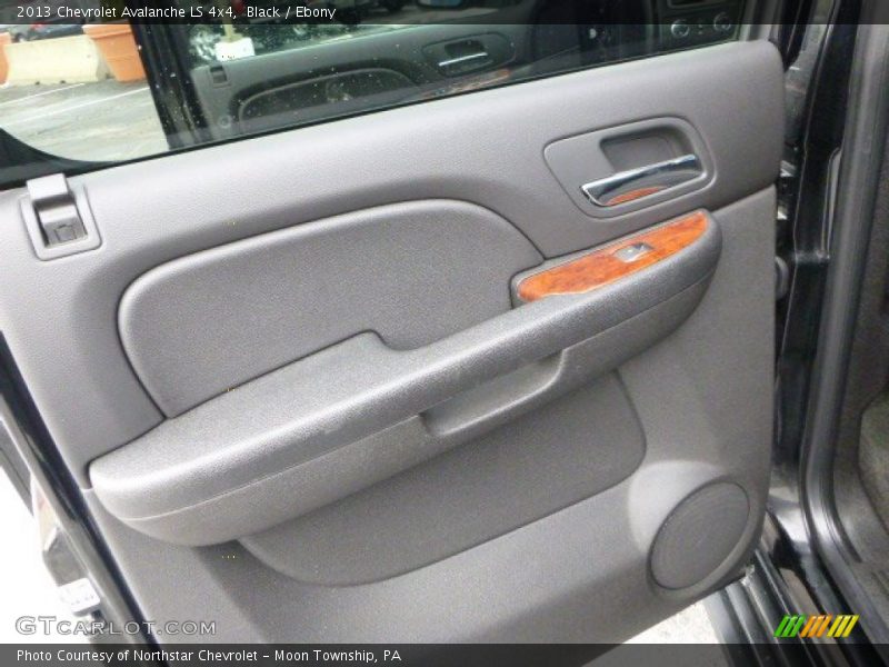 Black / Ebony 2013 Chevrolet Avalanche LS 4x4