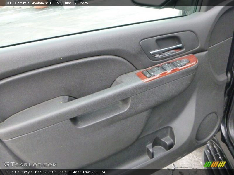 Black / Ebony 2013 Chevrolet Avalanche LS 4x4