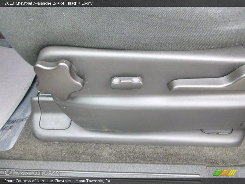 Black / Ebony 2013 Chevrolet Avalanche LS 4x4