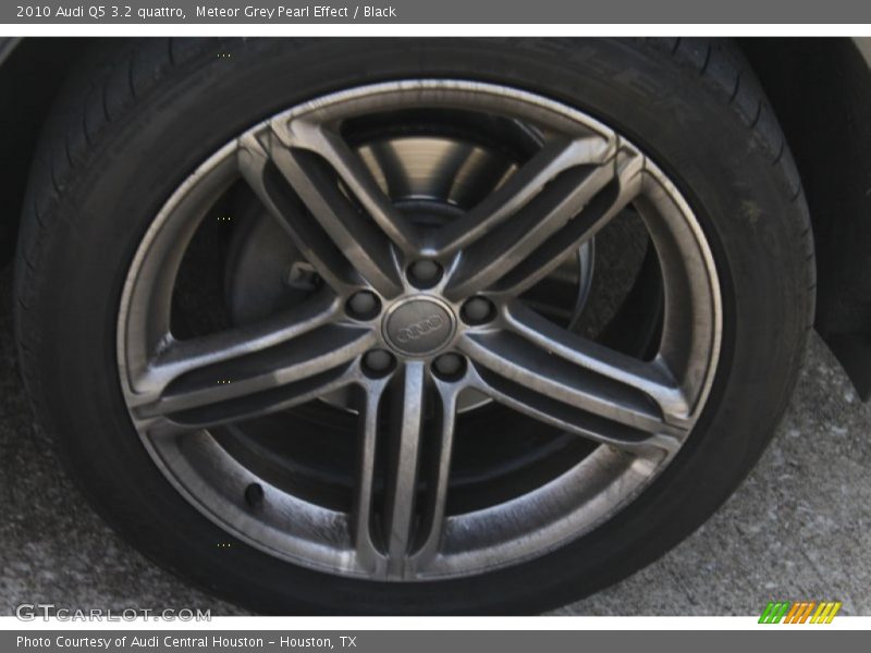 Meteor Grey Pearl Effect / Black 2010 Audi Q5 3.2 quattro
